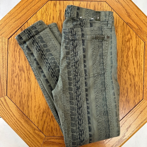 **7 FOR ALL MANKIND* Green Reptile Print Pants Size 29 - Picture 1 of 8